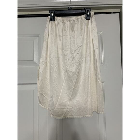 Vintage Half Slip Lace Trim High Side Slit Size Medium 23.5 Length 100% Nylon - Picture 4 of 7